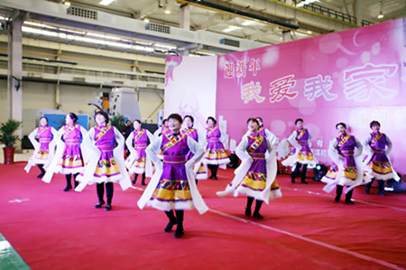 西安煤機(jī)退休職工走進(jìn)涇渭工地慰問(wèn)建設(shè)者