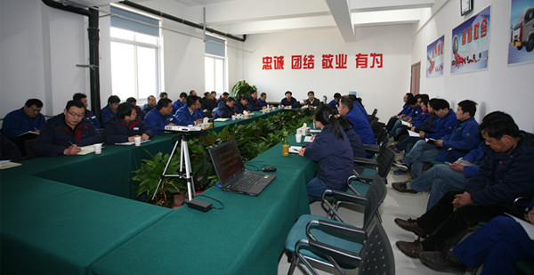 公司在生產(chǎn)系統(tǒng)召開找差距、查原因、想辦法專題座談會(huì)