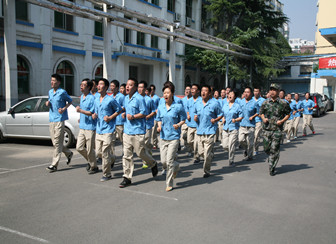 公司開展全員準軍事化管理訓練活動
