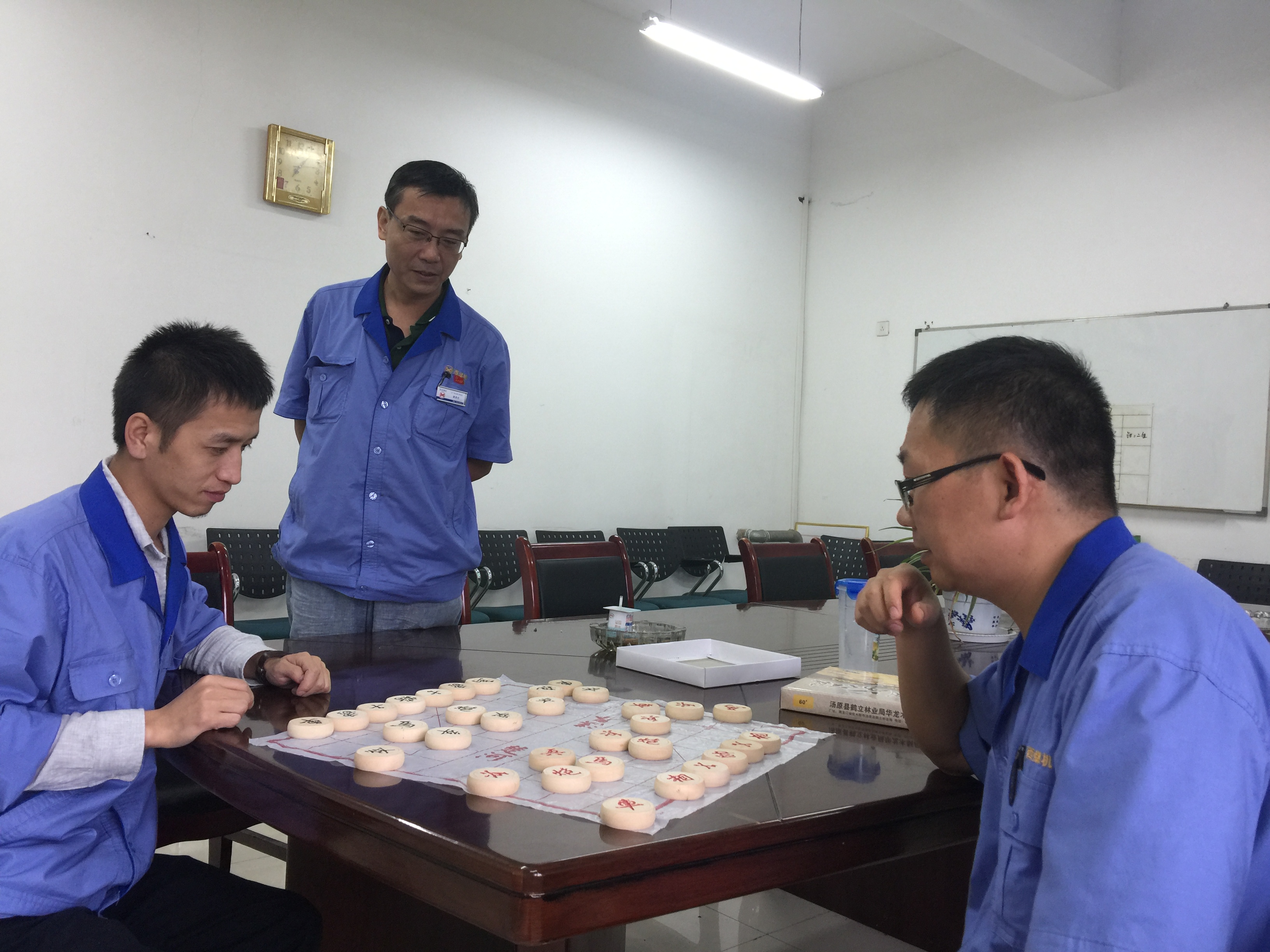公司生產(chǎn)技術部舉辦迎國慶員工跳象棋賽