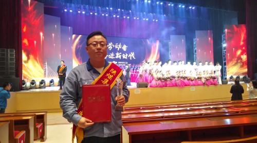 公司員工分別榮獲“陜煤勞模”、“陜煤工匠”稱號